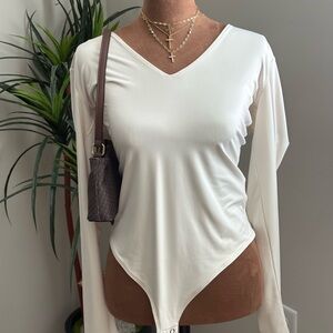 Elegant White V-Neck Long Sleeve Top